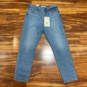 NWT Levis Wedgie Jeans Womens 28